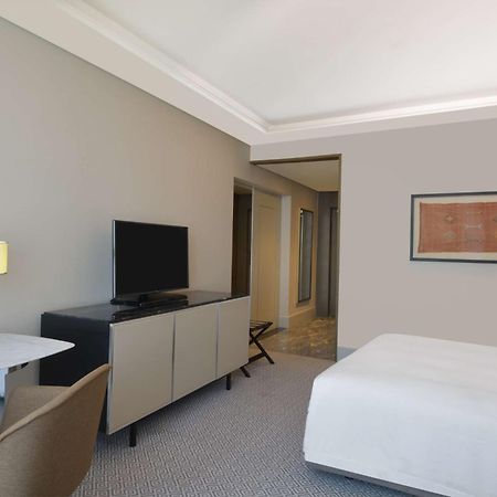 Hilton Tanger City Center Exteriör bild A guest room at the hotel