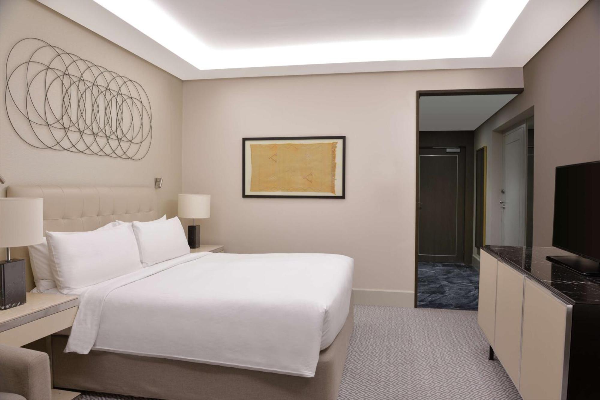 Hilton Tanger City Center Exteriör bild A bedroom at the hotel