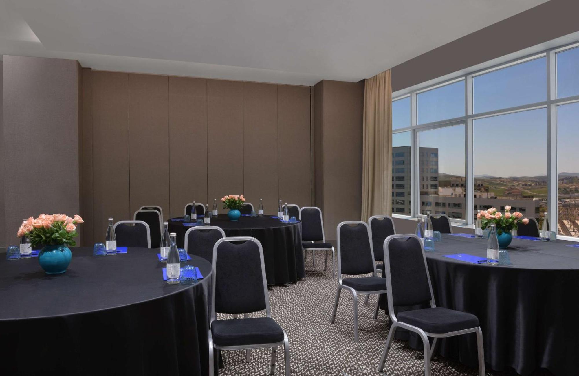 Hilton Tanger City Center Exteriör bild Meeting room