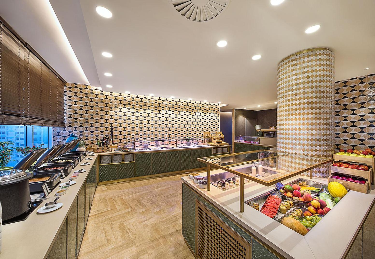 Hilton Tanger City Center Exteriör bild The buffet at the lounge