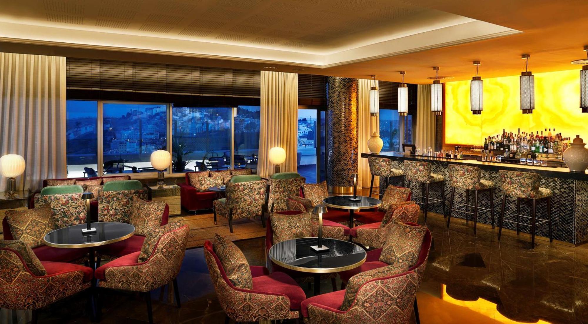 Hilton Tanger City Center Exteriör bild The bar at the Mandarin Oriental, Munich