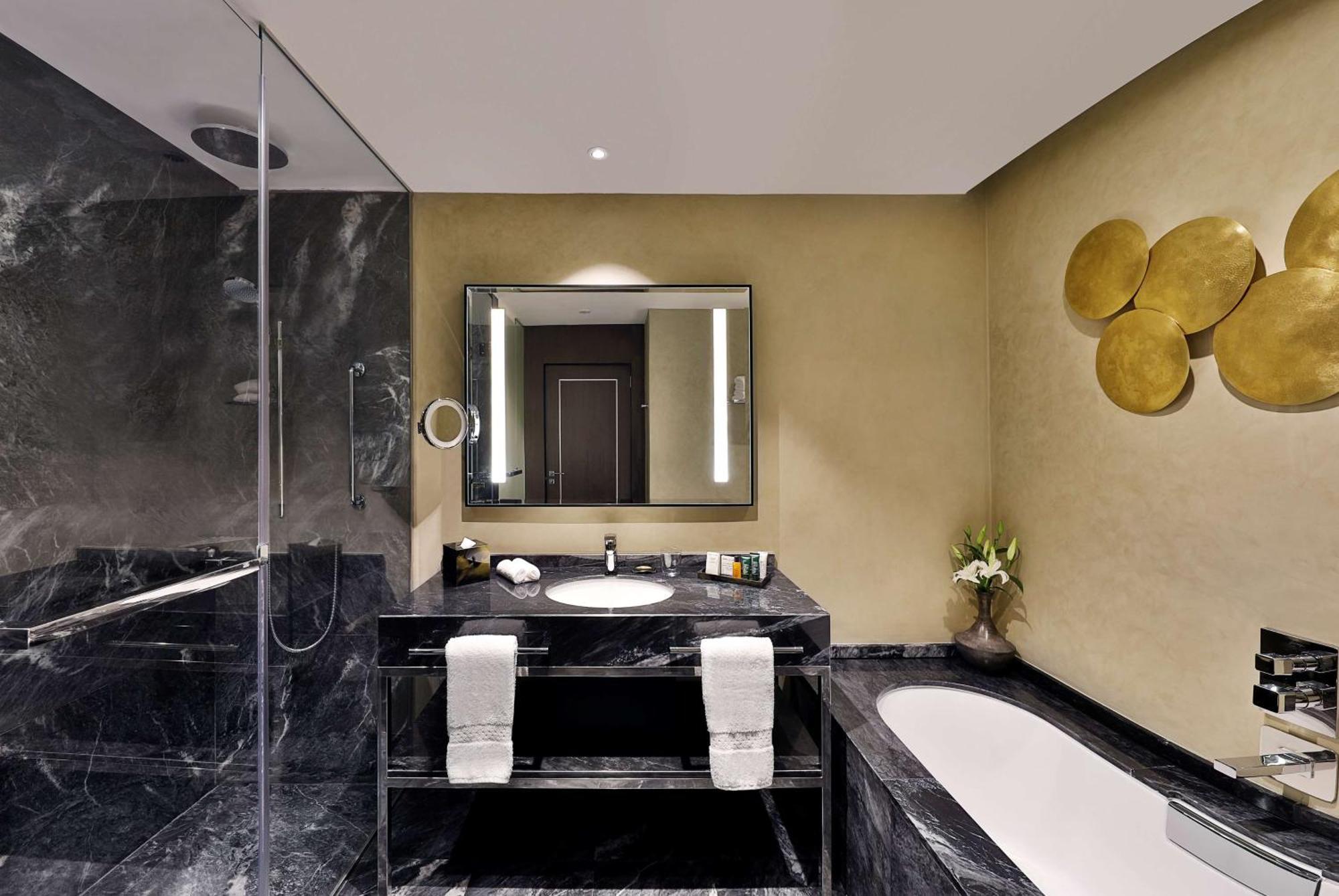Hilton Tanger City Center Exteriör bild Bathroom