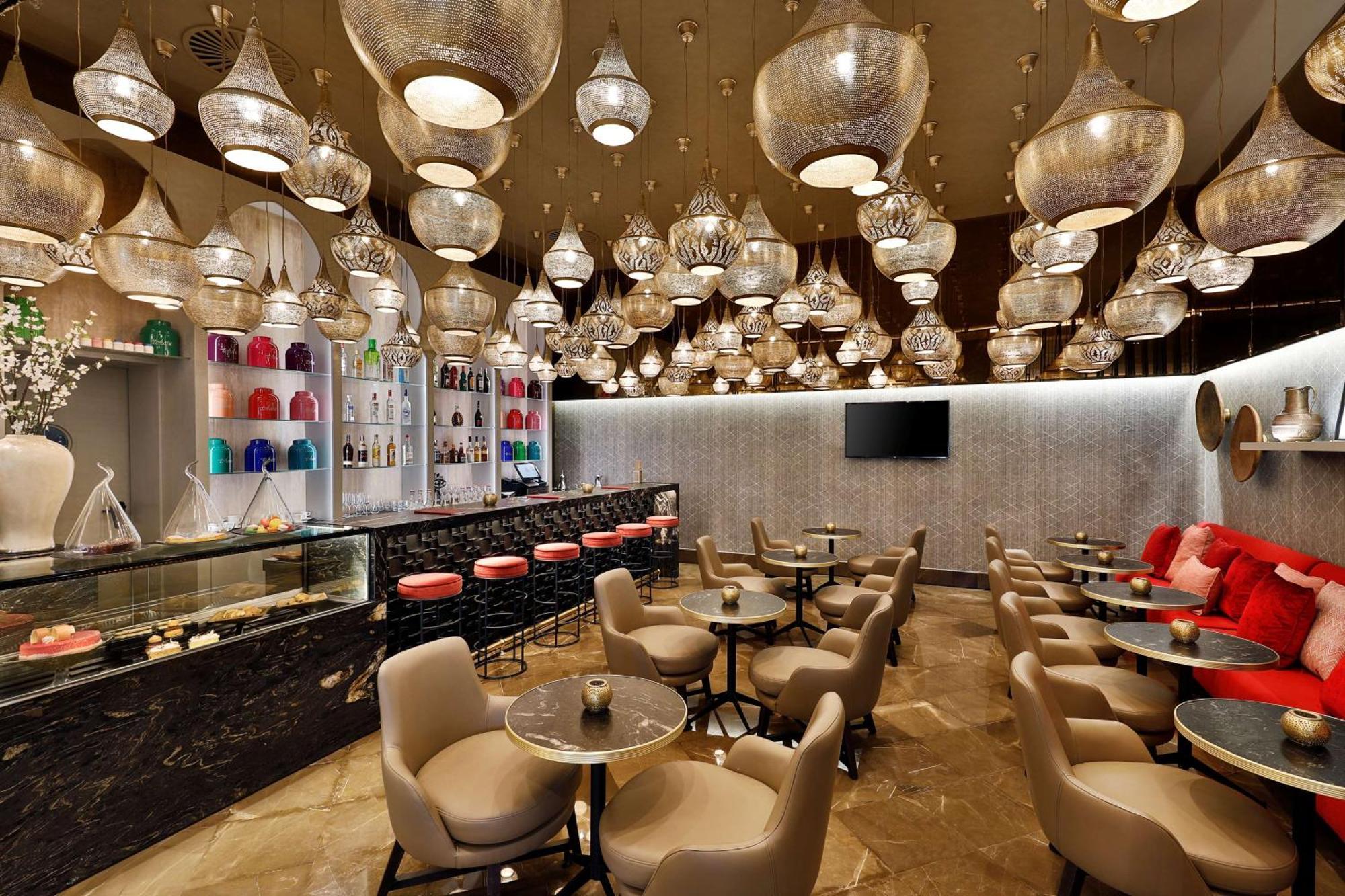 Hilton Tanger City Center Exteriör bild The interior of the lounge