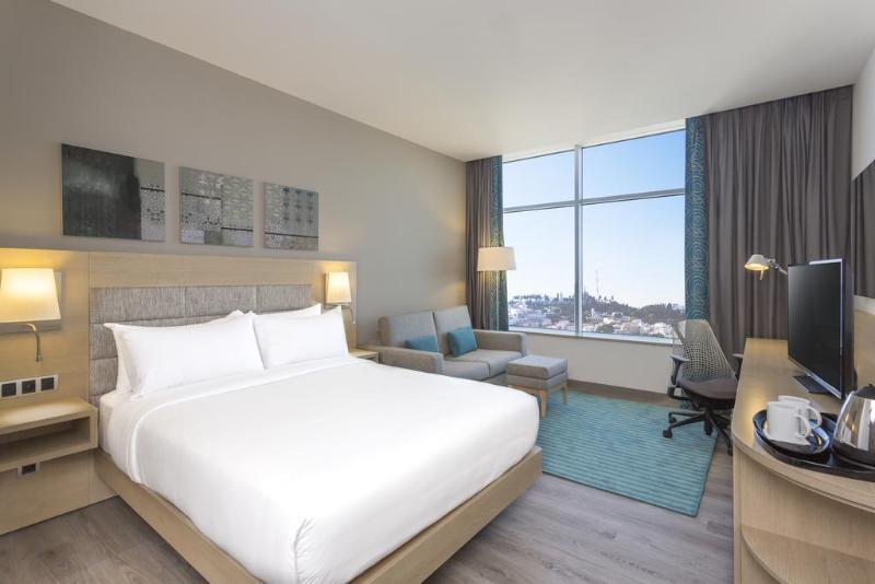 Hilton Tanger City Center Exteriör bild A typical guest room at the Hilton Garden Inn